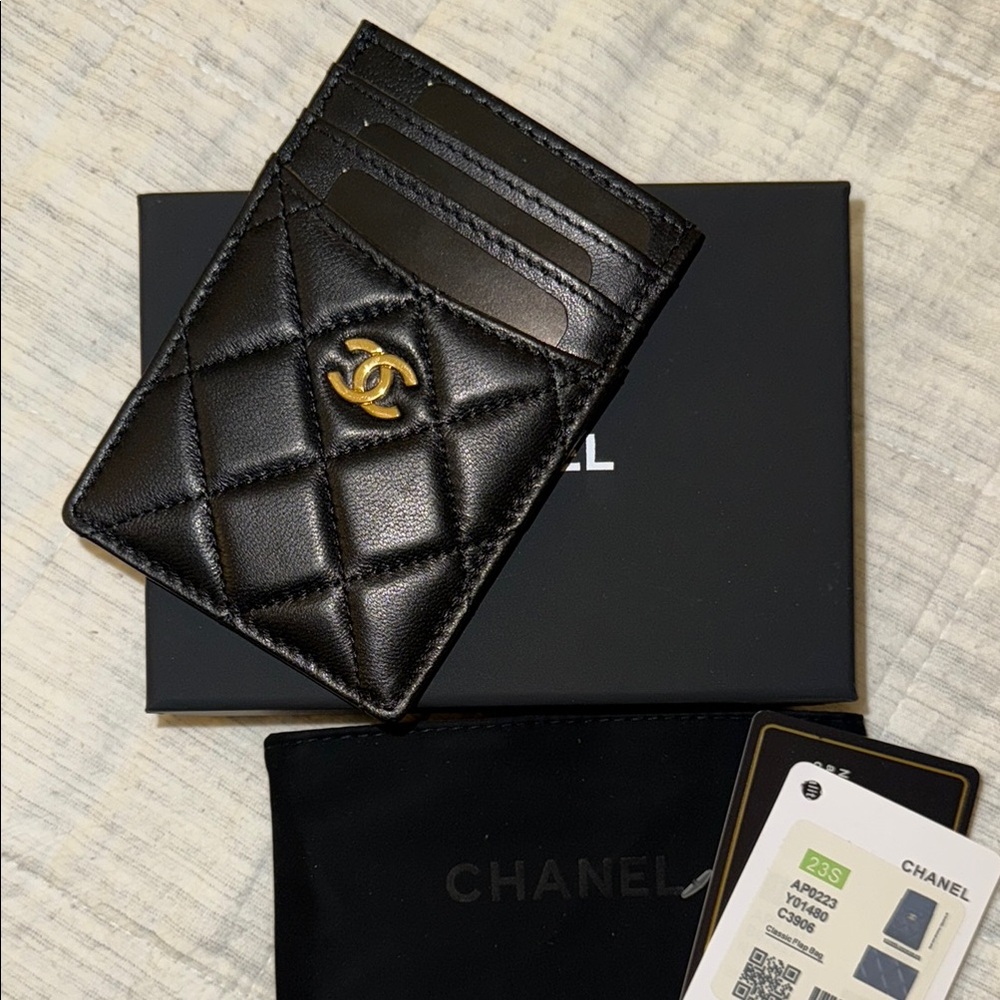 SOLD**Chanel leather card holder wallet - Picture 1 of 4